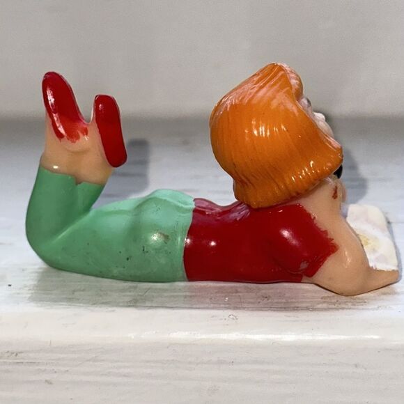 Vintage mid century hard plastic girl on phone with record player cake topper - Picture 3 of 5